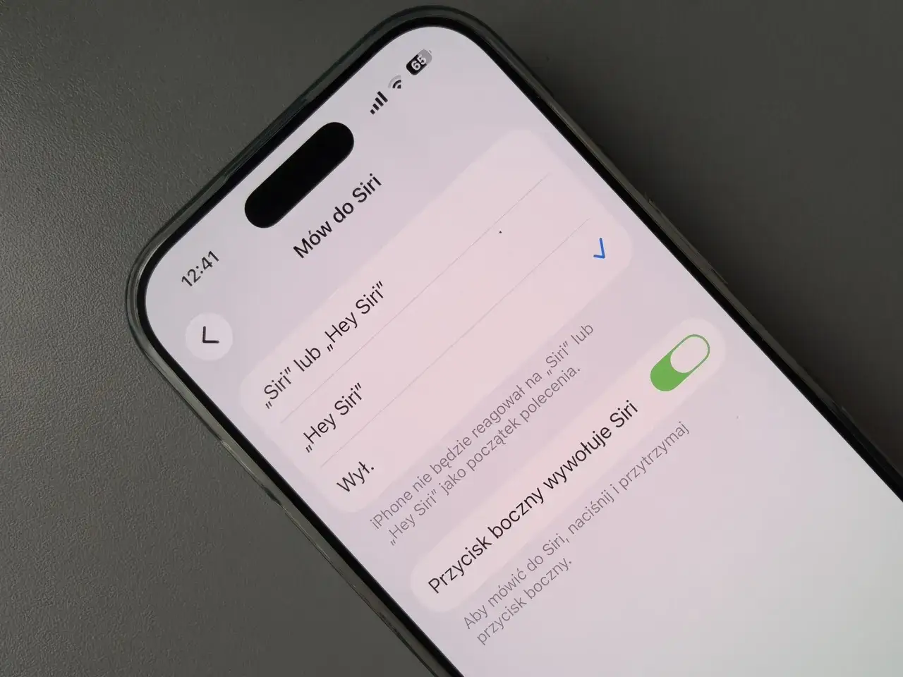 Ustawienia iPhone'a: kiedy Siri po polsku, wybierasz „Siri” lub „Hey Siri”.