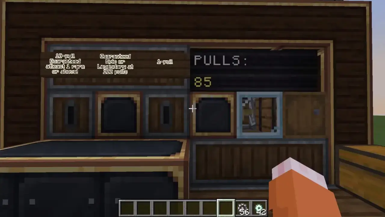 Interfejs gacha w grze Minecraft. Wyświetla 85 wykonanych losowań, z gwarancją rzadkiego przedmiotu co 10 losowań i epickiego/legendary co 100.