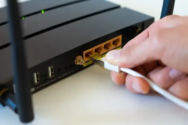 Jak zresetować router - Jak przywrócić ustawienia i nie stracić sieci?
