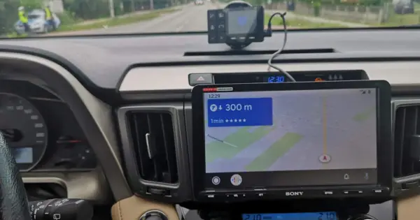 Yanosik w Android Auto - czy to ma sens? Sprawdź!